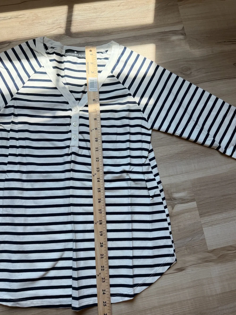 Tuckernuck POMANDER PLACE Navy Striped Vesty Long Sleeve V neck Size XS Coastal